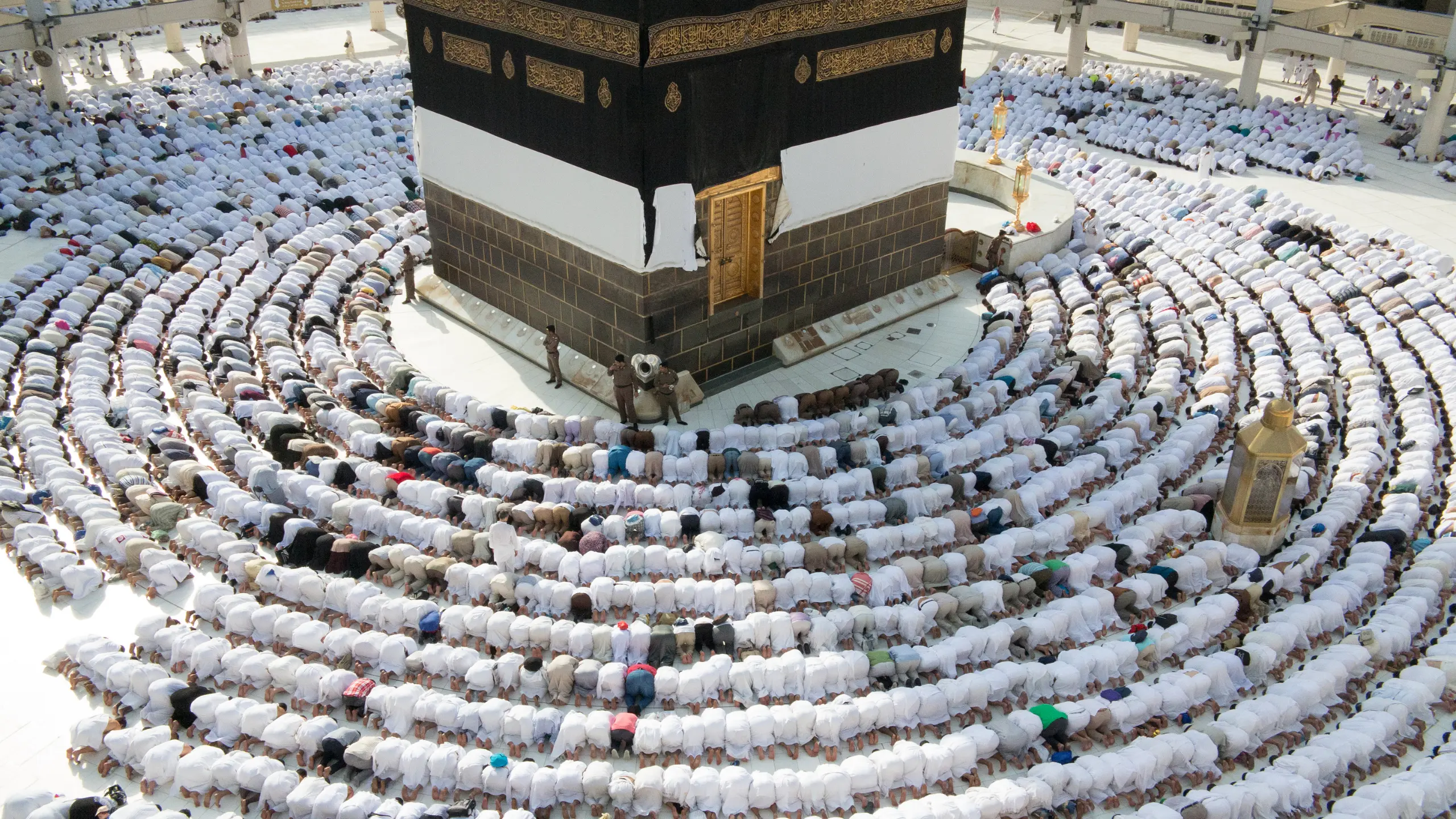 Fiqh – Neue Bilder der Kaaba in Mekka nach der Restaurierung